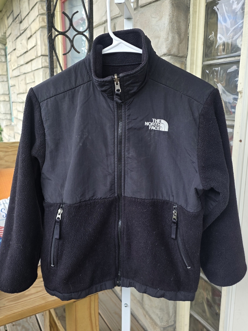 The North Face Denali Boys Black Fleece Jacket Size Medium Full Zip Pockets